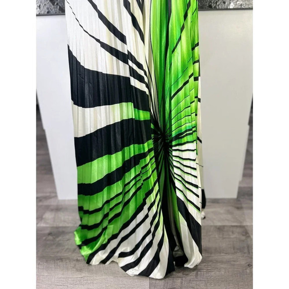 NWT Karishma Green Black Halter Formal Gown $150 - Picture 7 of 12
